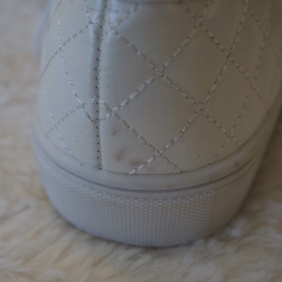 Cat & Jack Kids' White Slip-On Sneakers - Picture 9 of 10